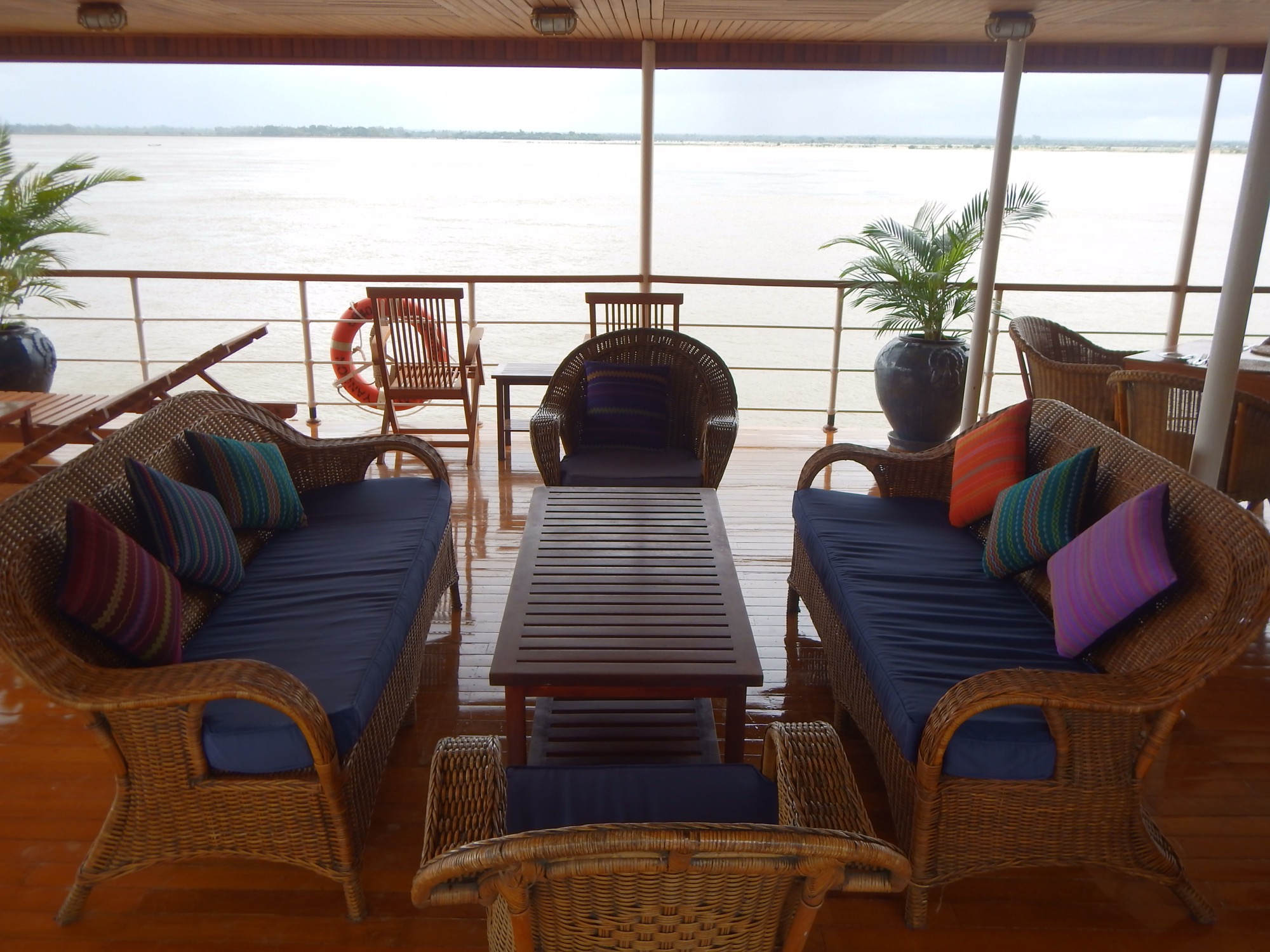 Pandaw RV Kha Byoo Pandaw Lounge 2.jpg